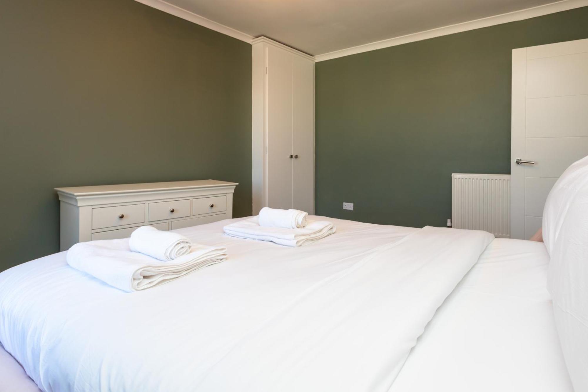 Spacious & Pristine 2Bd Flat - Balham Lejlighed London Eksteriør billede